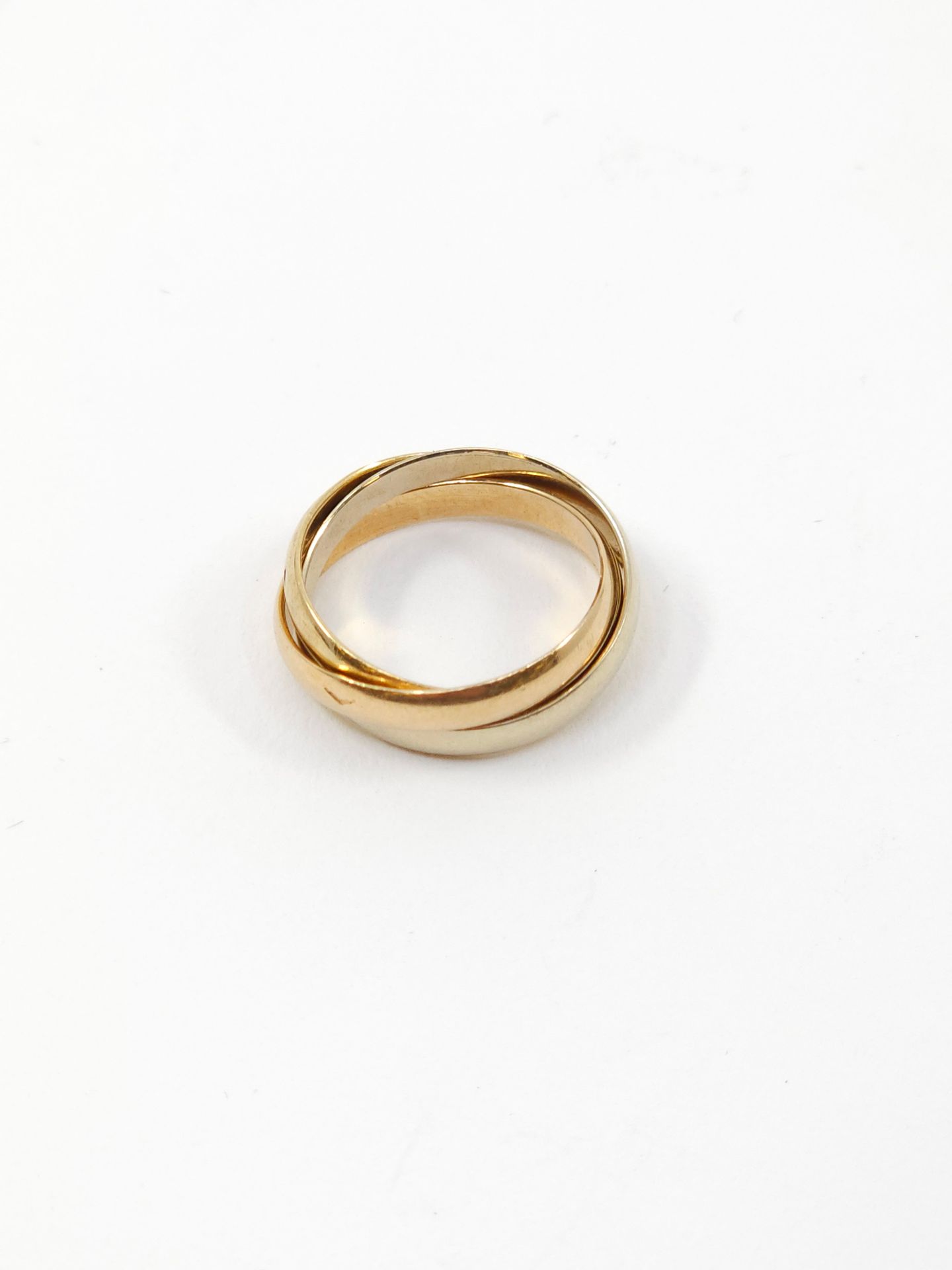 Null CARTIER 
Trinity ring in three-tone 750° gold 
weight : 3,10 g 
TDD 43
