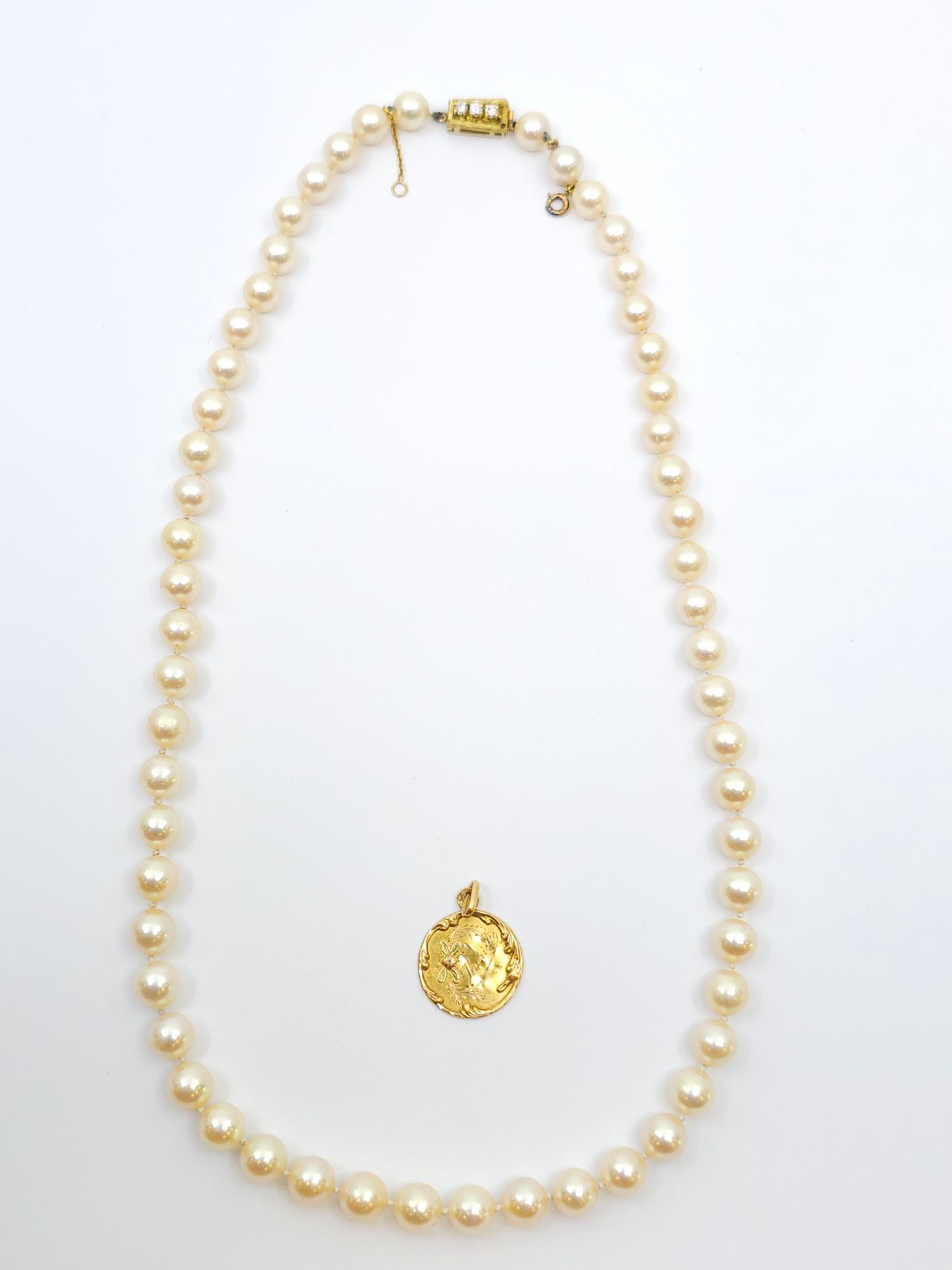 Null MELLERIO
COLLANA di 57 perle a girocollo, chiusura in oro giallo 750° con t&hellip;