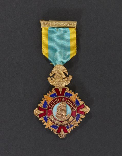 Null LÉGION D'HONNEUR MEXICAINE, fondée en 1917.
Insigne en bronze doré et émail&hellip;