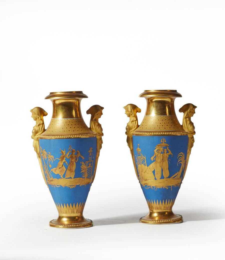 Null PARIS

Paire de vases de forme ovoïde munis d'anses figurant des bustes de &hellip;