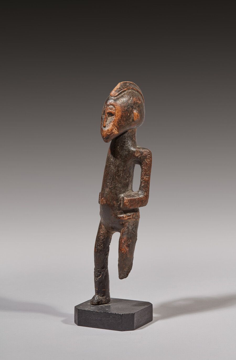 Null Wooden statuette

Senufo people, Ivory Coast

(Slightly missing, accidents.&hellip;