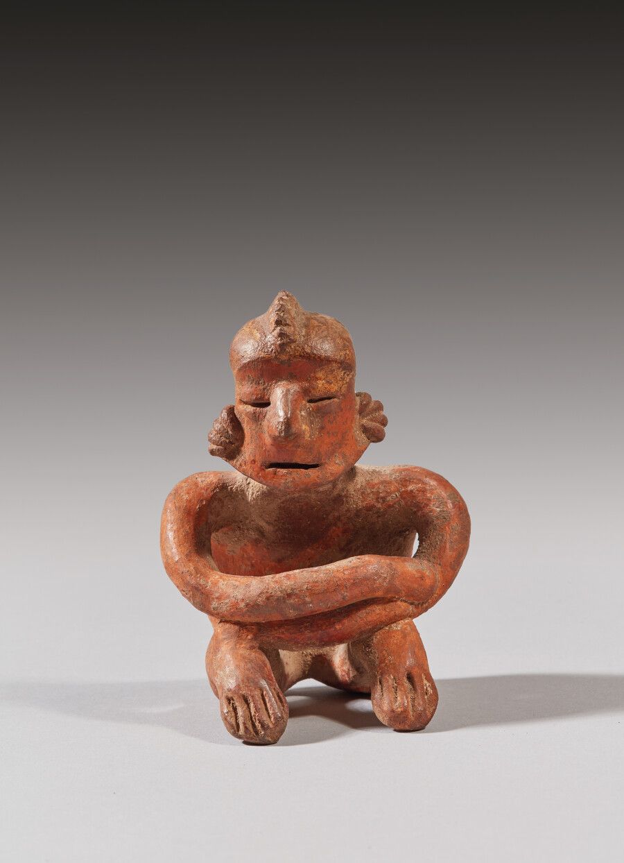 Null 坐着的人物

陶器与红色滑石

纳亚里特文化, 墨西哥

公元前100年 - 公元50年

高度：10厘米10厘米；宽度：7厘米；深度：6厘米



&hellip;