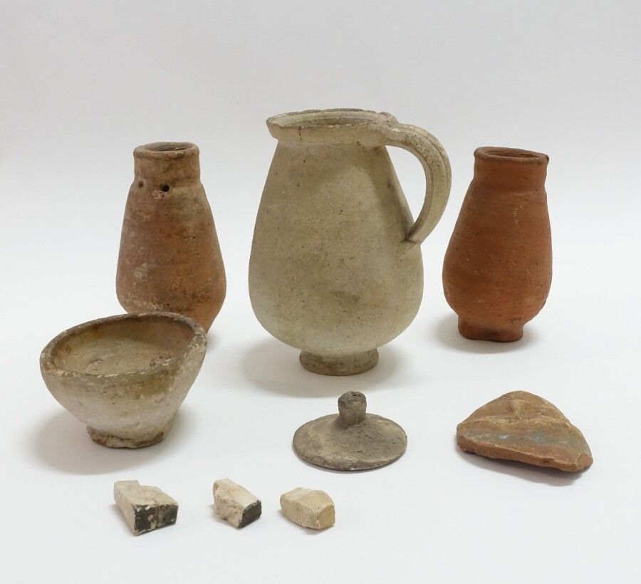 Null Lot including three pieces of pipe ; two small fish amphoras, with pointed &hellip;
