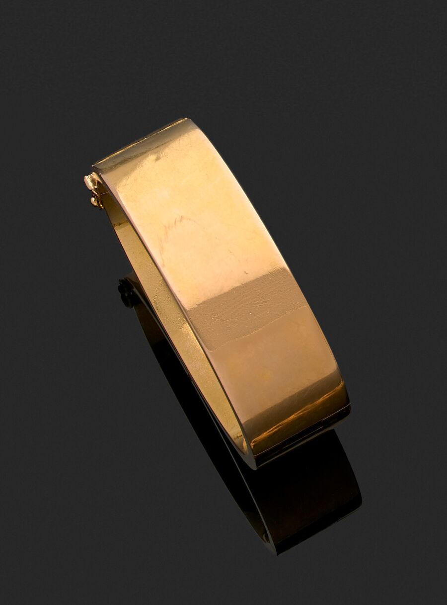 Null Bracelet large, rigide et ouvrant en or jaune 750 millièmes uni.

(Usures e&hellip;