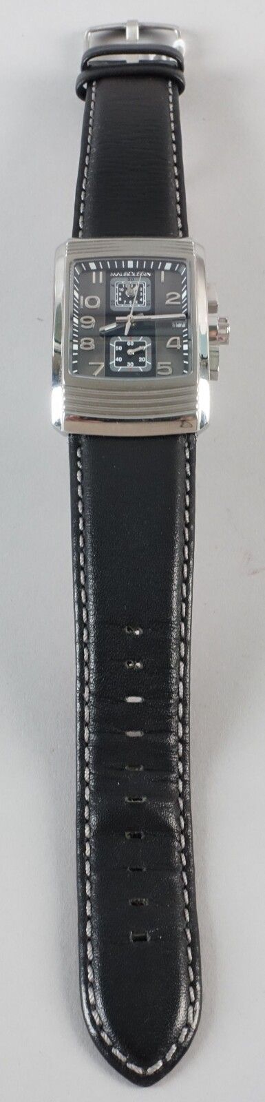 Null MAUBOUSSIN

Chronographe bracelet en acier. Boîtier rectangulaire, fond fer&hellip;