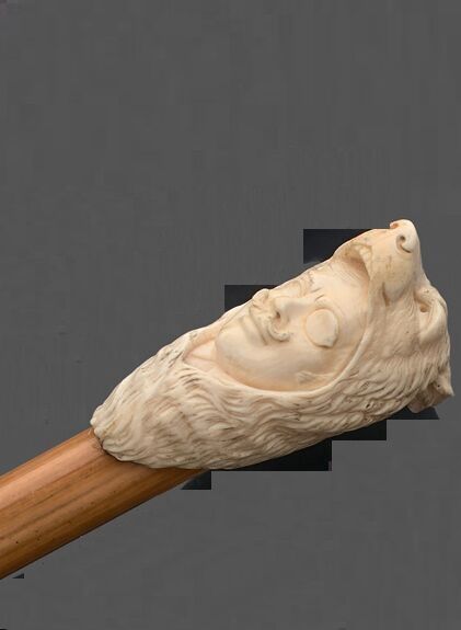 Null Canne à pommeau en ivoire figurant un visage d'homme portant un monocle et &hellip;