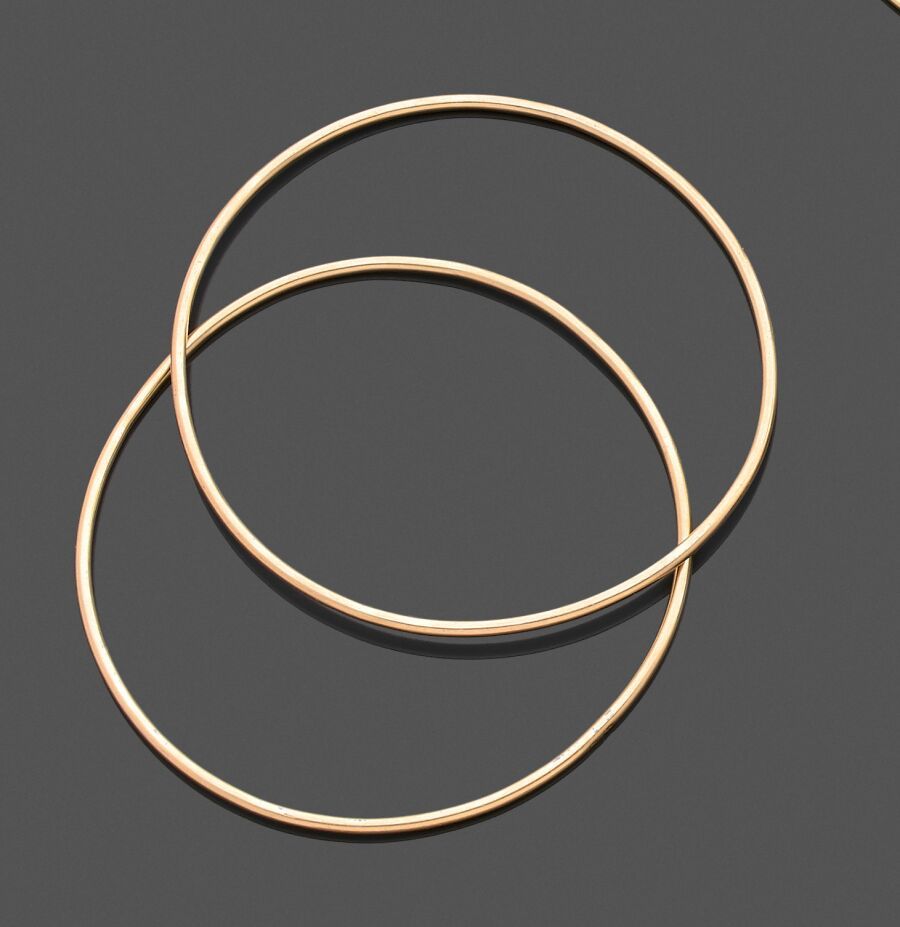 Null Lot de deux bracelets joncs en or jaune 750 millièmes uni.

Poids : 16,2 g.