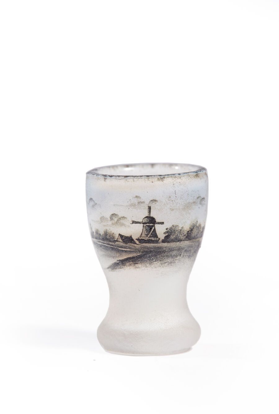 Null DAUM - NANCY 

Vase miniature à corps balustre et col évasé sur petit talon&hellip;