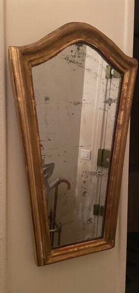 Null Petit miroir en bois mouluré et doré

(Ancien réflecteur.)

Haut. : 52 cm