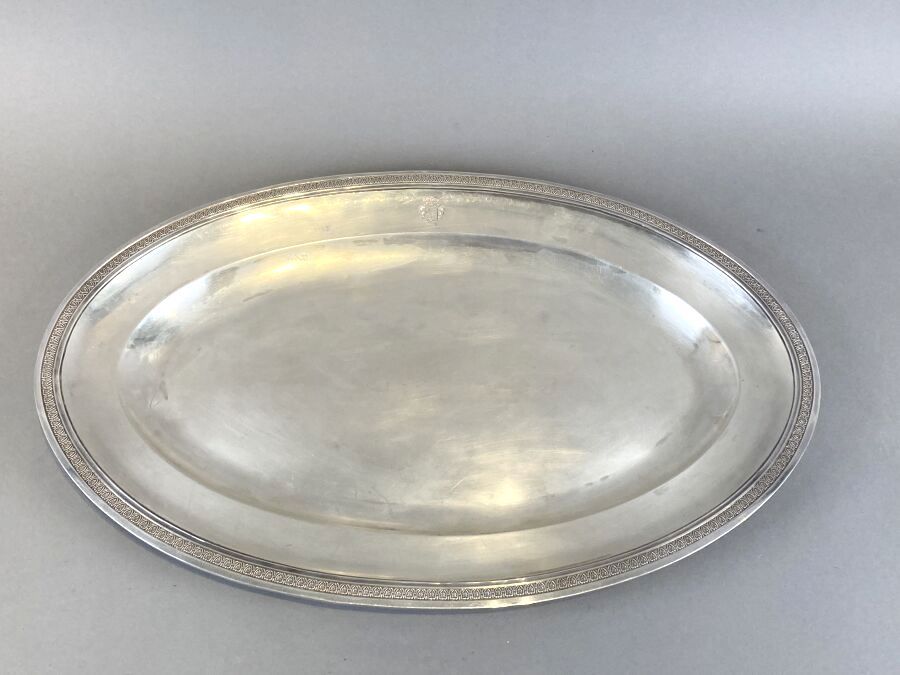 Null Oval dish in plain silver 950 thousandth, the wing underlined by a moulding&hellip;