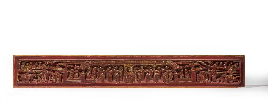 Null CHINE, Ningpo - XXe siècle
Frise en bois laqué rouge et or, sculptée de man&hellip;