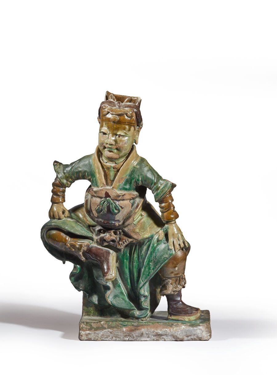 Null CHINE - Vers 1900
Statuette de dignitaire assis sur un socle, en grès émail&hellip;