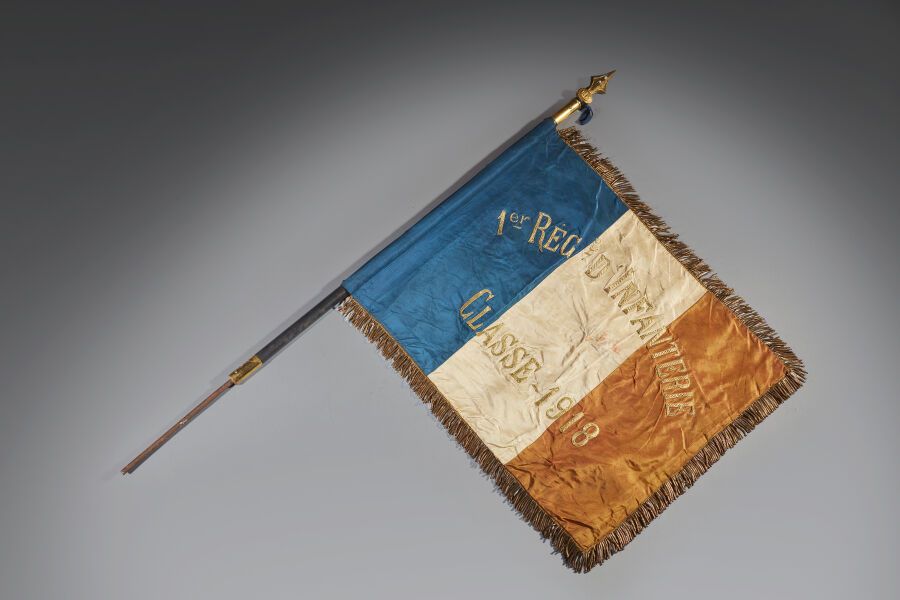 Null Petit drapeau de la classe 1918 du 1er Régiment d'Infanterie. 
En rayonne t&hellip;