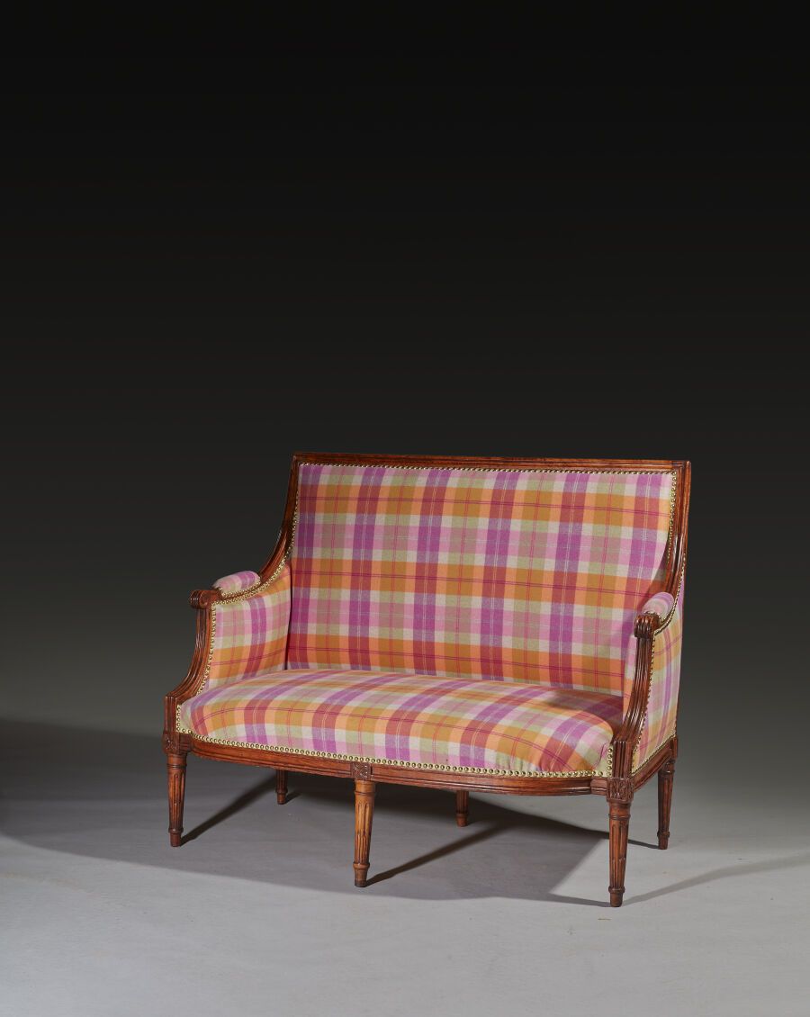 Null Sofa aus profiliertem Buchenholz mit rechteckiger Rückenlehne und auf spitz&hellip;