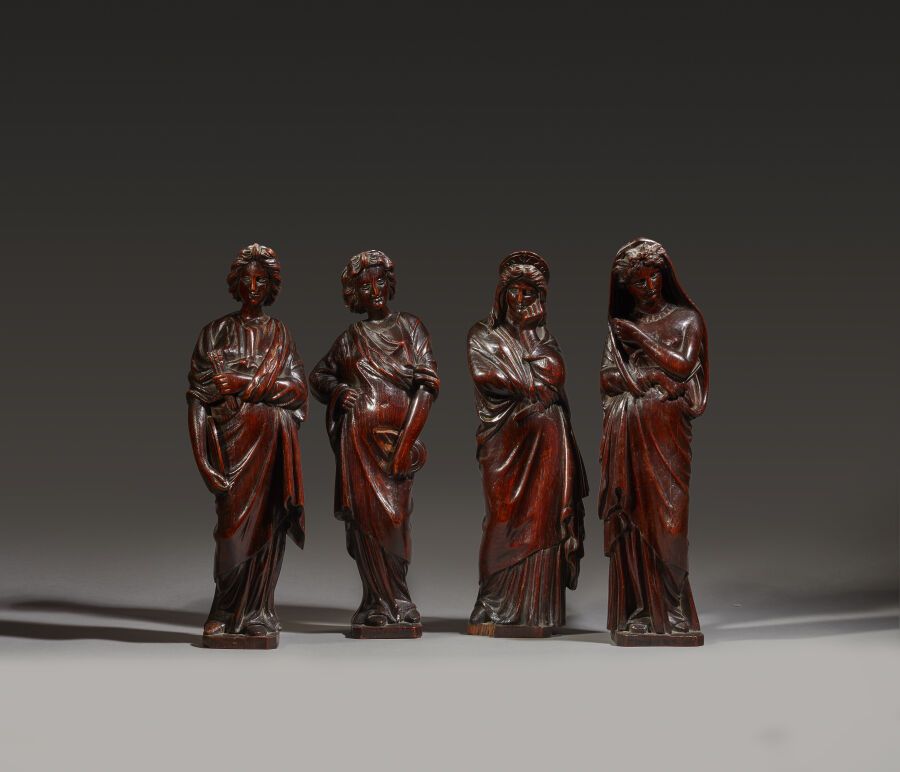 Null 19世纪的法国学校
古典风味的四部女性寓言故事 
着色的橡木雕像
(一些小事故。)
高度：40厘米。高度：40厘米