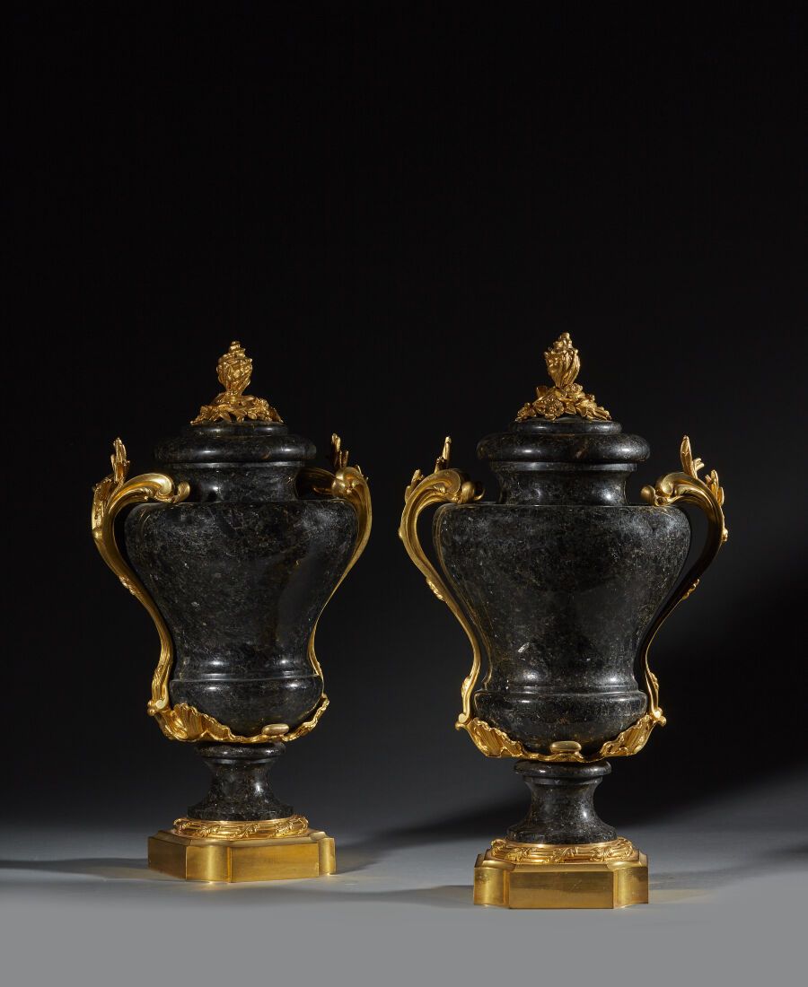 Null A pair of black marble ornamental vases with green veins, baluster shape, t&hellip;