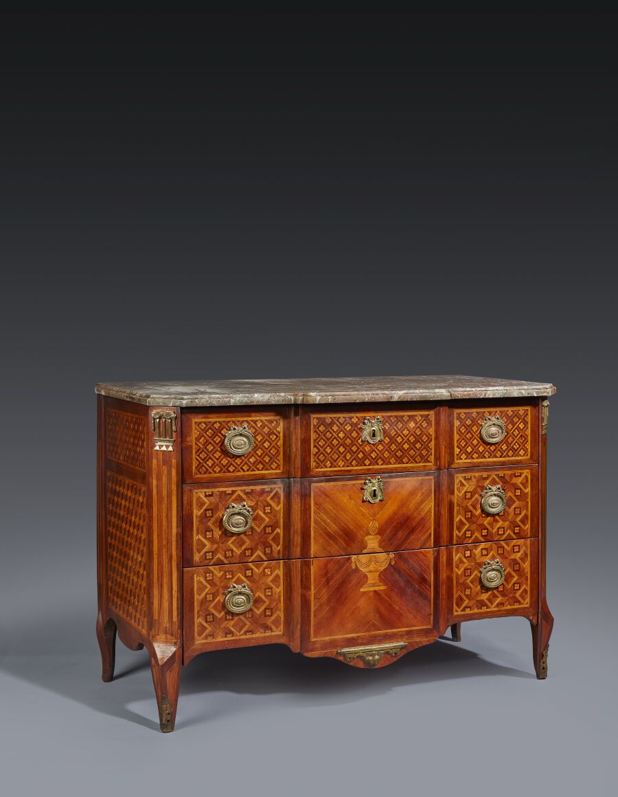 Null A marquetry chest of drawers, the front opening to three drawers, decorated&hellip;