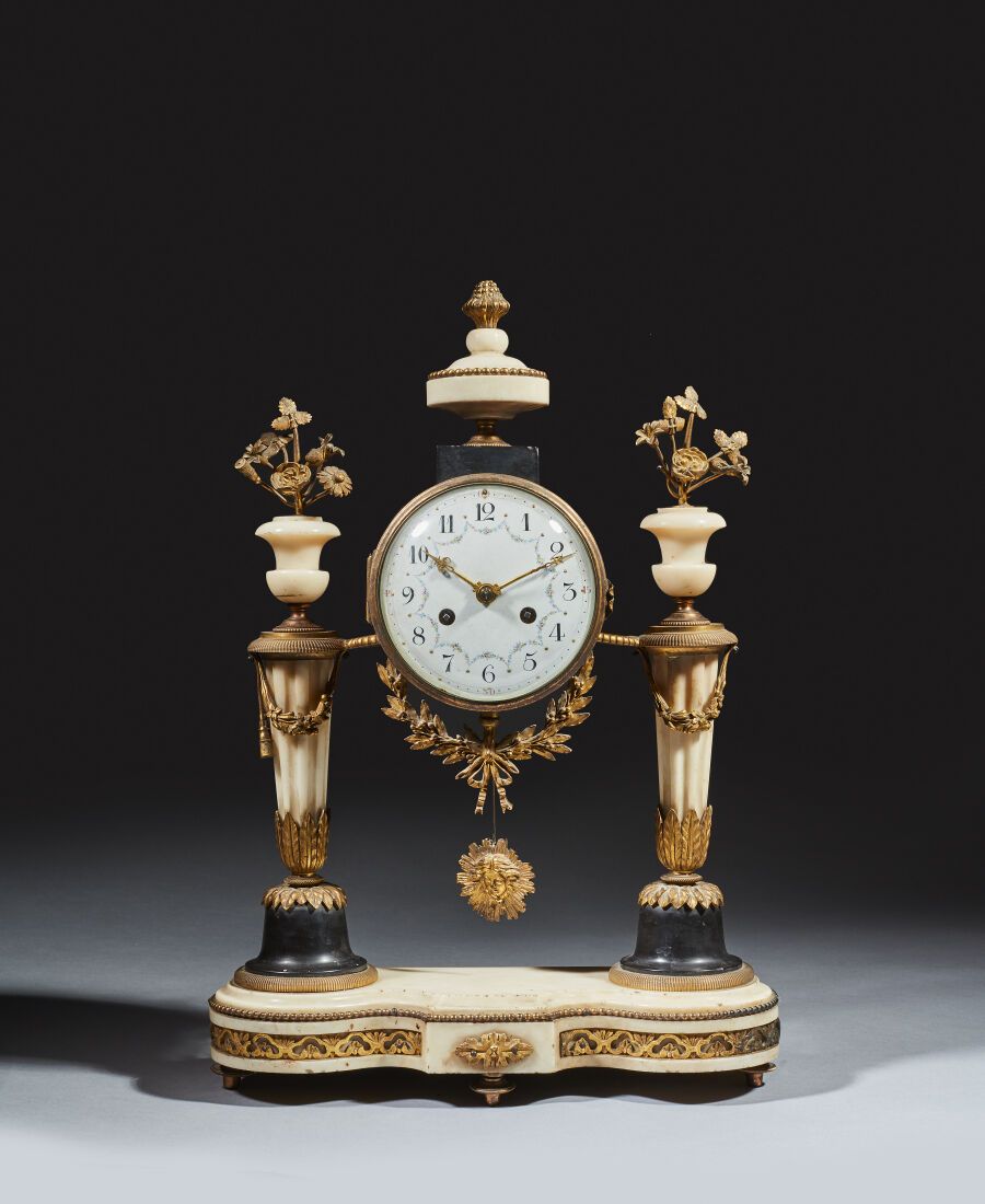 Null Portico clock in white marble and gilded bronze, the circular dial flanked &hellip;