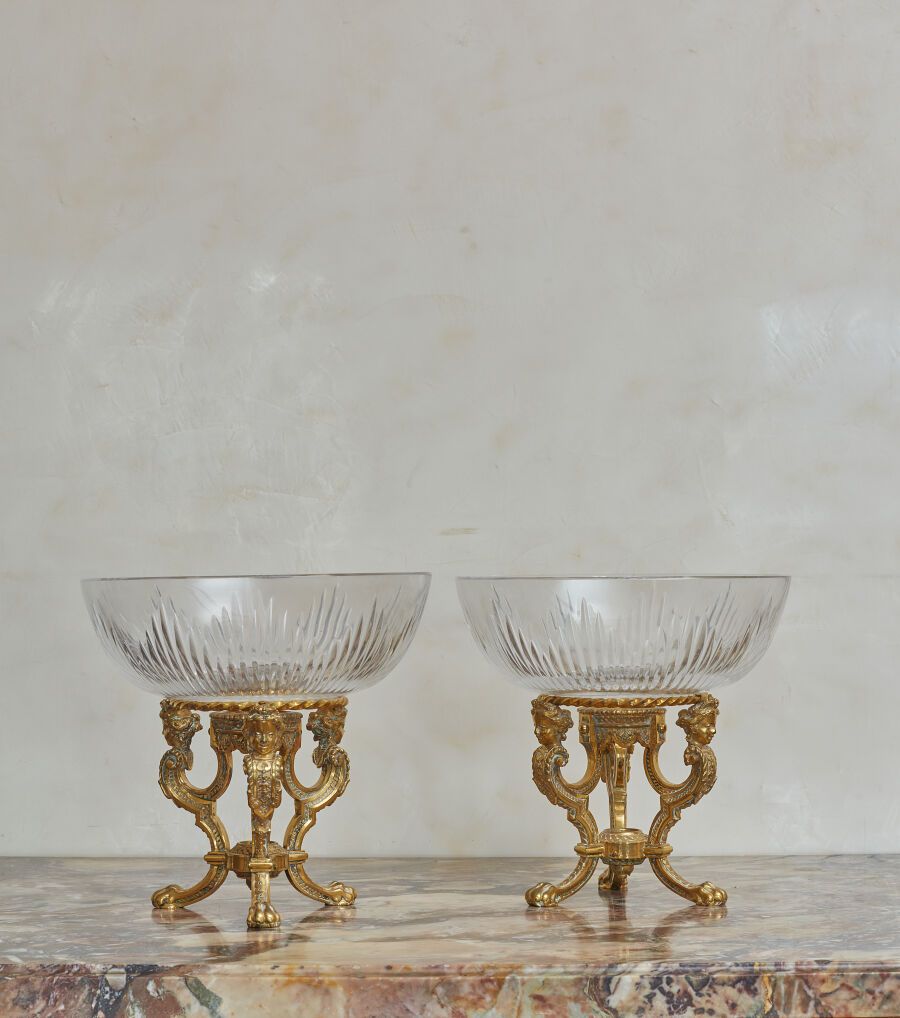 Null Pair of cut glass cups, the tripod gilt bronze mount decorated with women's&hellip;