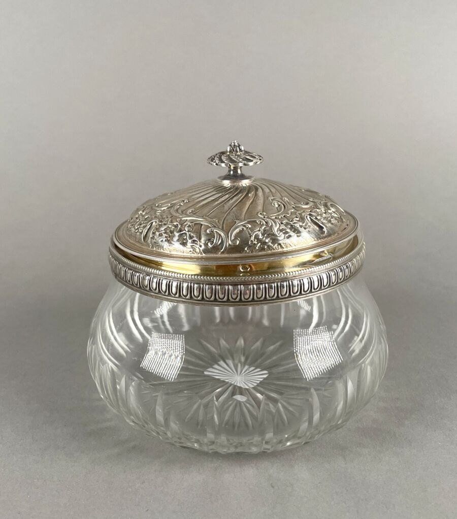 Null Sugar bowl in cut glass, the lid and the fretel in silver embossed with dec&hellip;