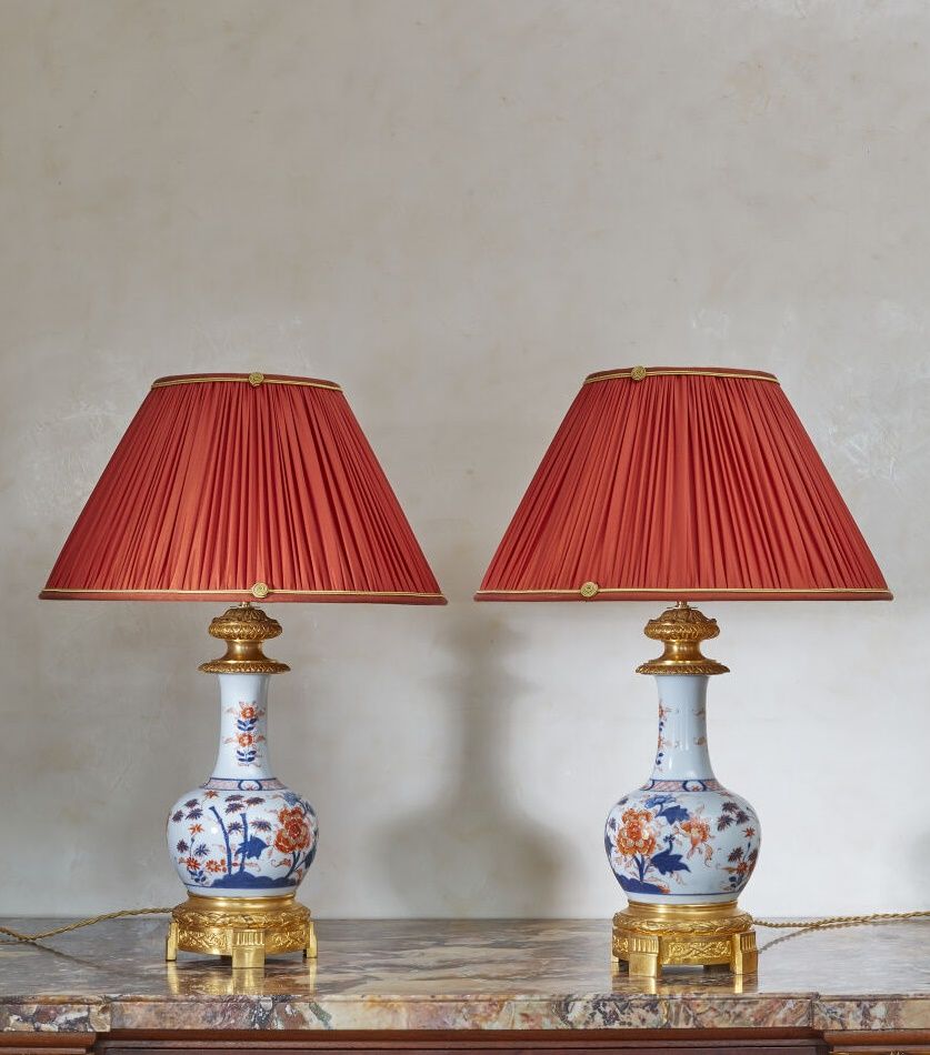Null Pair of long-necked baluster-shaped porcelain lamp bases painted with Imari&hellip;