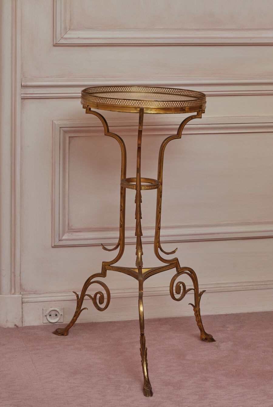 Null Pedestal table in gilded metal resting on three feet ended by scrolls and s&hellip;