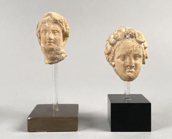 Null Great Greece, Hellenistic period
Lot consisting of two female heads, one wi&hellip;