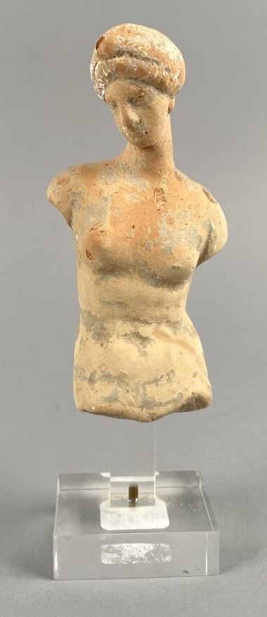 Null Asia Menor, Esmirna siglos III-II a.C. 
Busto de mujer
Terracota beige
Altu&hellip;