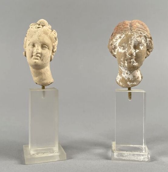 Null Grande Grèce, époque hellénistique 
Lot composé de deux têtes féminines 
Te&hellip;