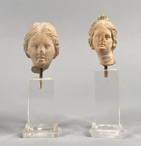 Null Grande Grèce, époque hellénistique 
Lot composé de deux têtes féminines 
Te&hellip;