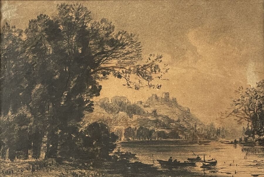 Null 巴比松学校，19世纪 
有船和渔民的河流景观
炭笔和阴影
(稍微上了点油）。
高18.5厘米；宽度：27厘米

专家：Cabinet de BAYSE&hellip;