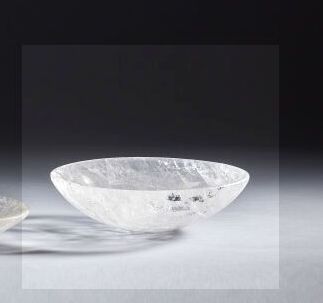 Null Runde Schale aus Bergkristall.
(Minimale Kratzer.)
Durchmesser: 16 cm