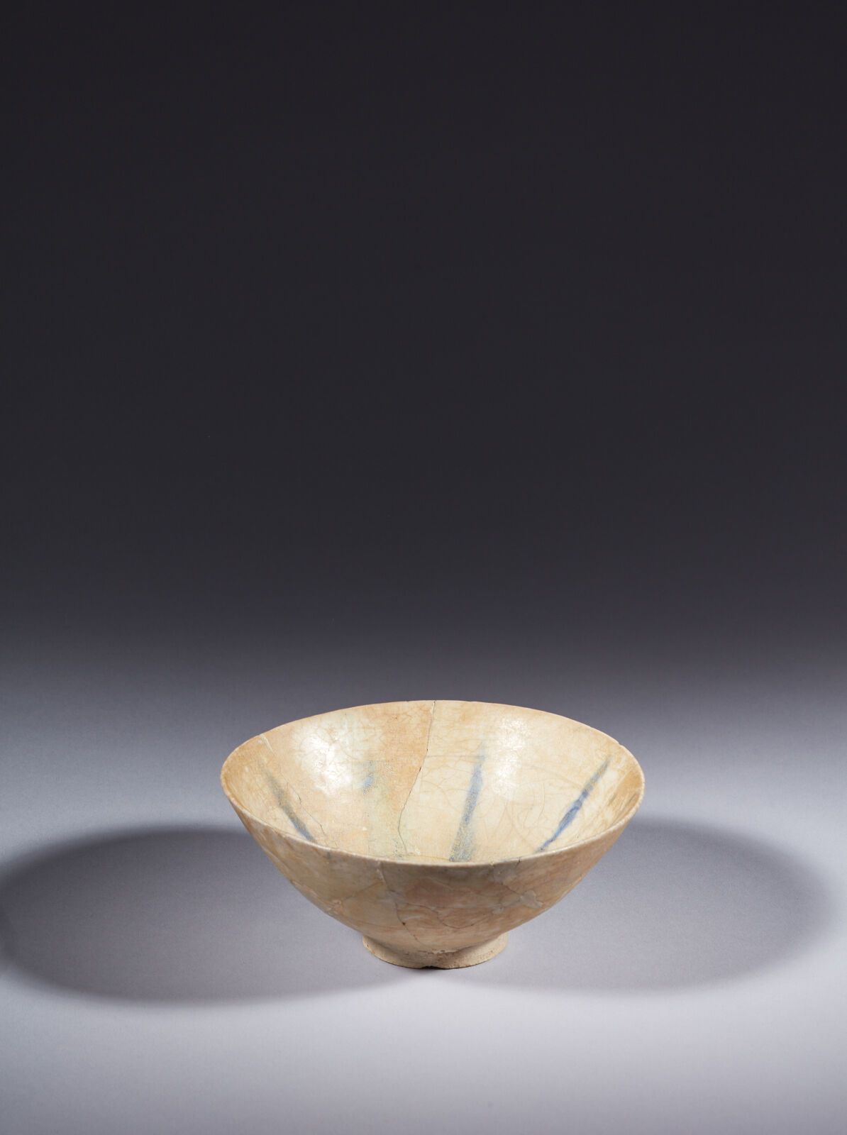 Null IRAN, 12th-13th centuries
Small siliceous ceramic bowl with rounded sides, &hellip;
