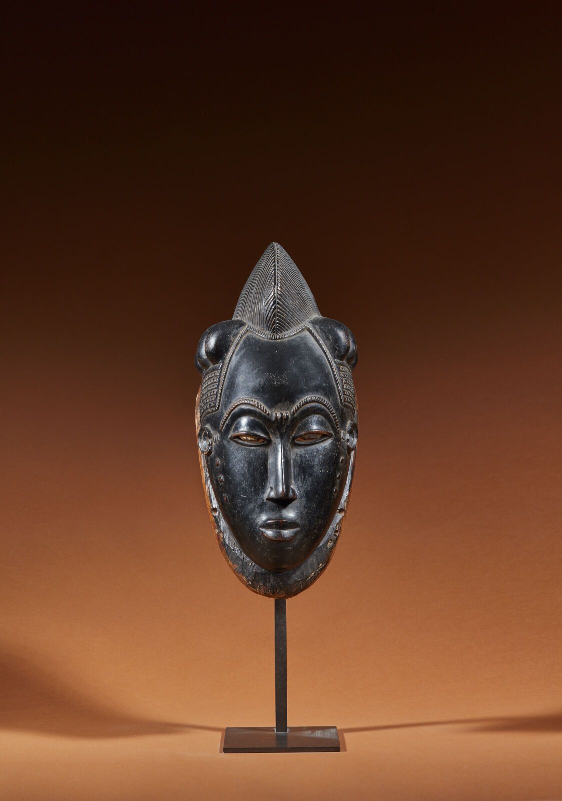 Null Baule mask
Ivory Coast
Height 52 cm (on base); 36 cm (without base)
Late st&hellip;