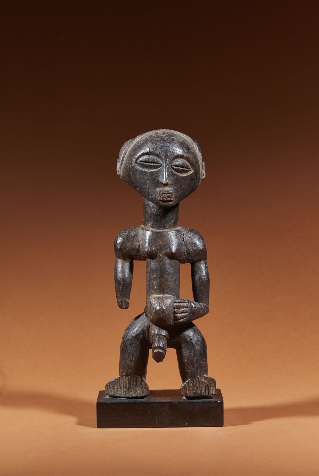 Null Statue Luba
République Démocratique du Congo
Haut. : 35,3 cm 

Puissante st&hellip;