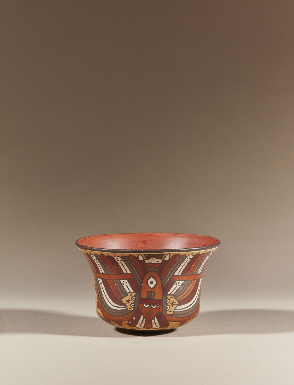 Null Vase décoré de deux divinités
 Culture Nazca, Pérou
400 - 600 apr. J.-C.
Ha&hellip;