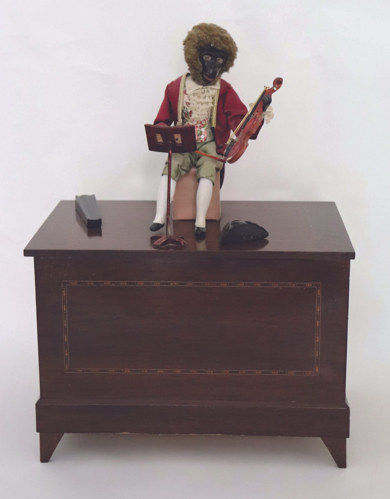 Null 风琴与翡冷翠猴子

归功于热罗姆-蒂布维尔。

19世纪晚期。

坐在音乐架前，一只自动演奏的小提琴猴用他的弓为他所安装的风琴的音乐伴奏。

这个迷人&hellip;