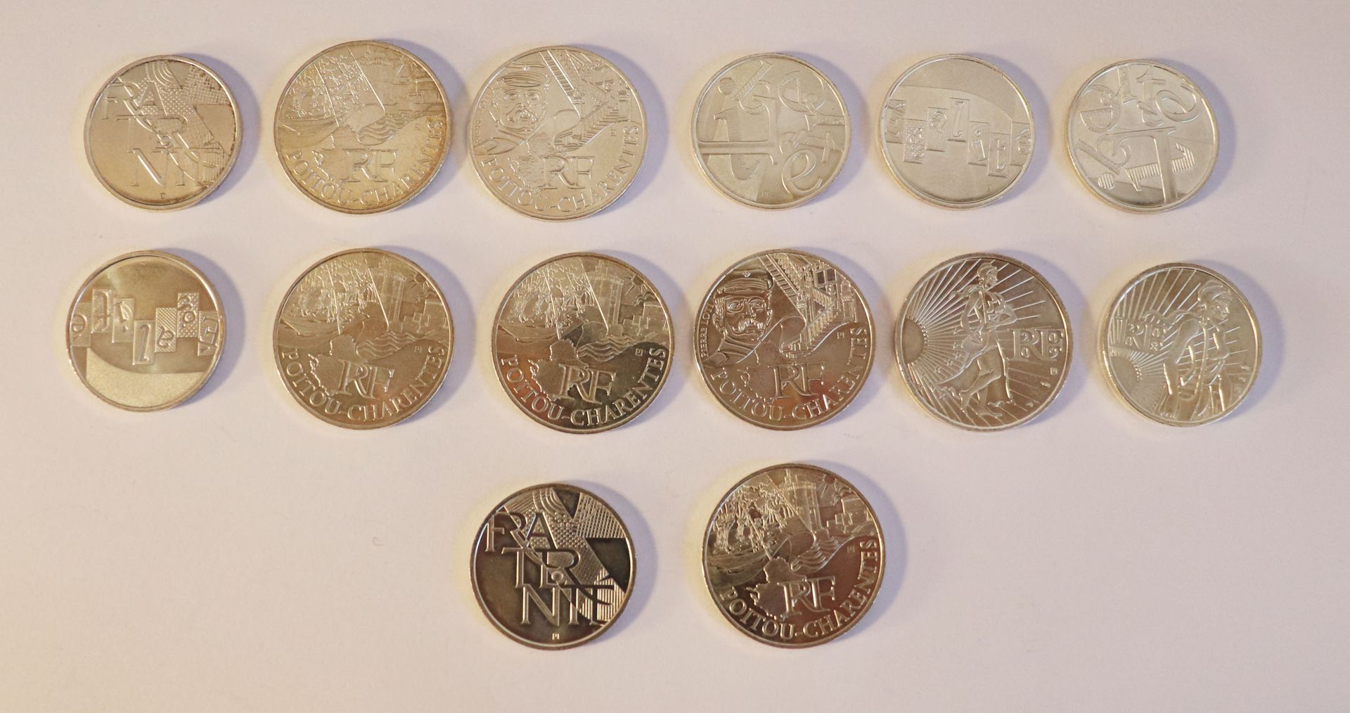Null Ensemble de 15 PIECES dont 7 pièces de 5 euros argent (Poids: 53,7 g) et 7 &hellip;