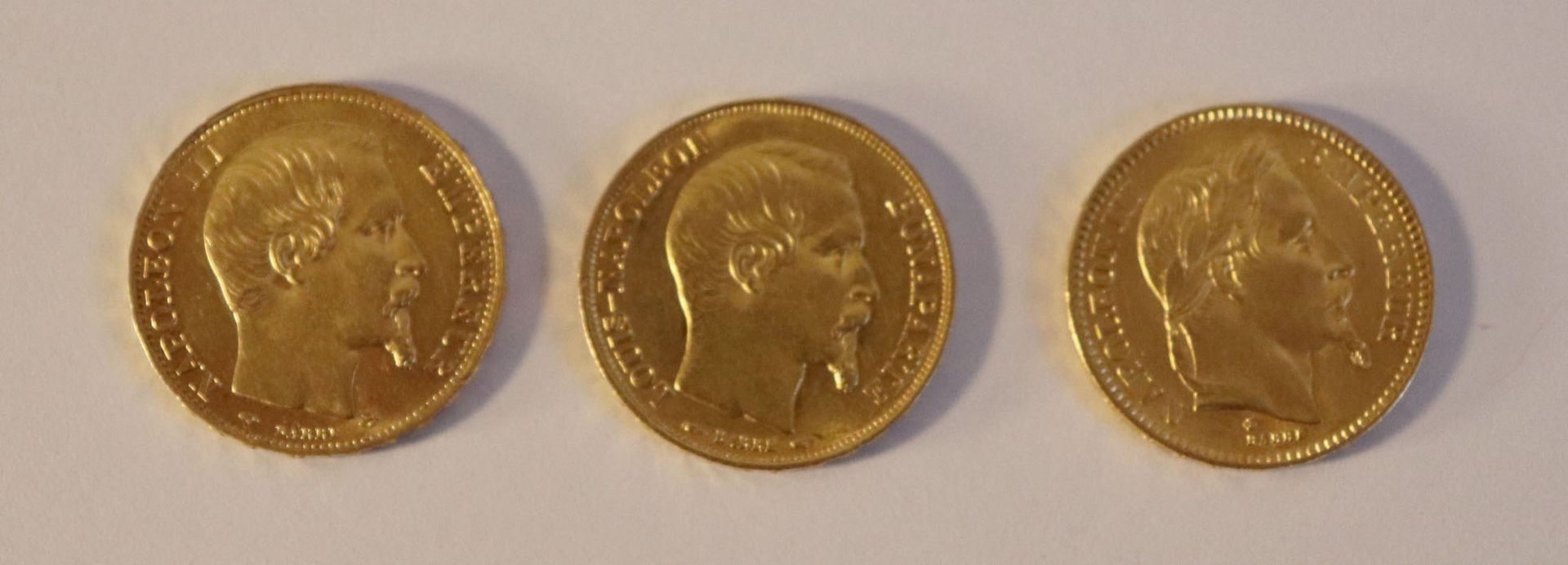 Null Trois PIECES de 20 francs or Napoléon III dont une "Tête laurée", 1852 - 18&hellip;