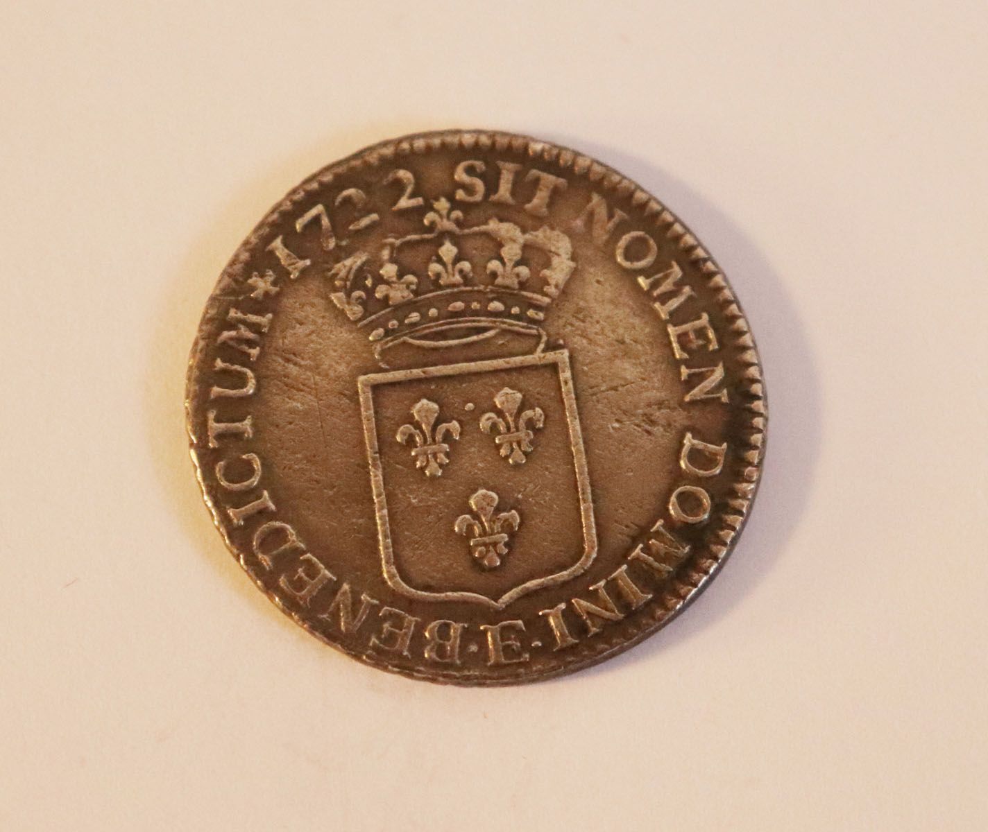 Null Louis XV, tiers d'écu de France 1722 E = Tours. Dy.1667

Poids: 7,9 g