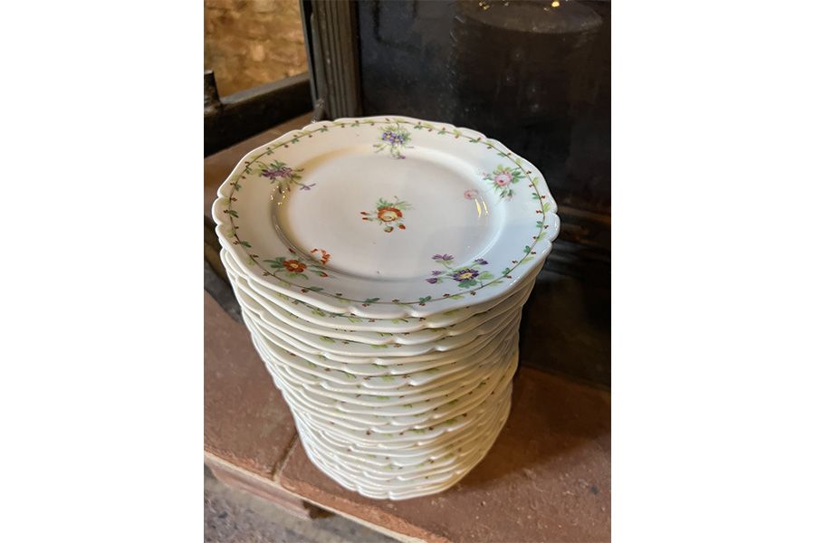 Null 23 platos de postre de porcelana esmaltada con guirnaldas de flores en las &hellip;