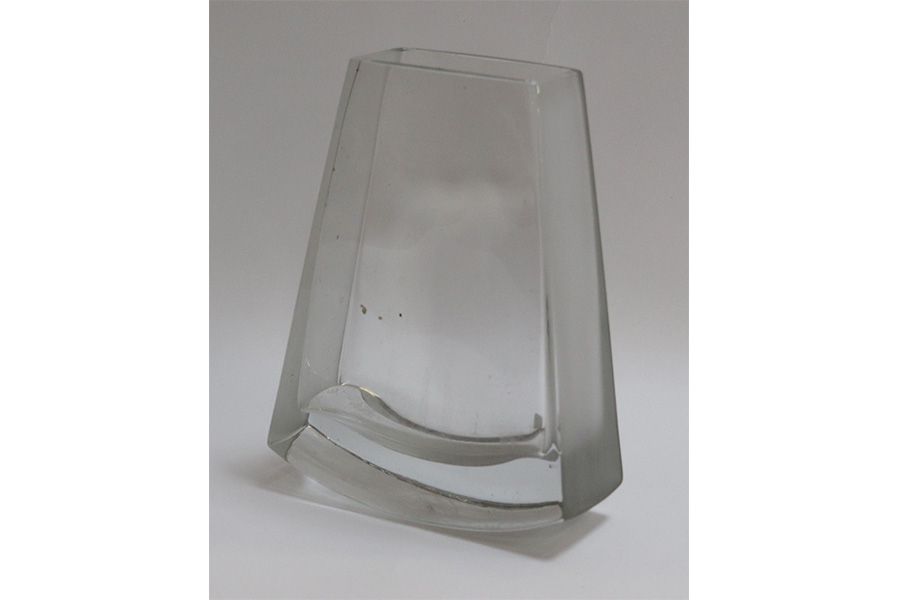 Null ROSENTHAL
Jarrón de cristal con fondo basculante.
Siglo XX.
Altura : 23 cm.&hellip;