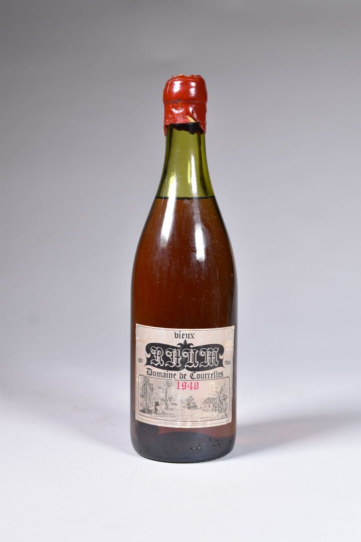 Null 1瓶，Vieux Rhum，Domaine de Courcelles，1948年。标签略有褪色，有几处浅痕。