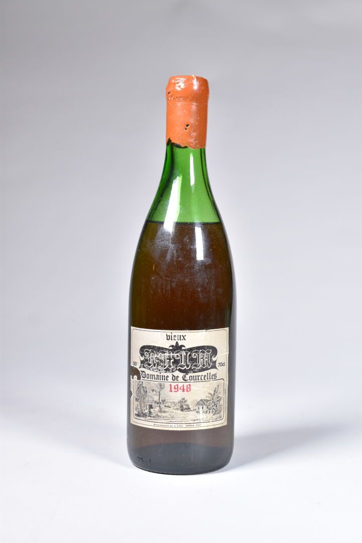 Null 1 bouteille, Vieux Rhum, Domaine de Courcelles, 1948. 50°. 5,5 cm. Capsule &hellip;