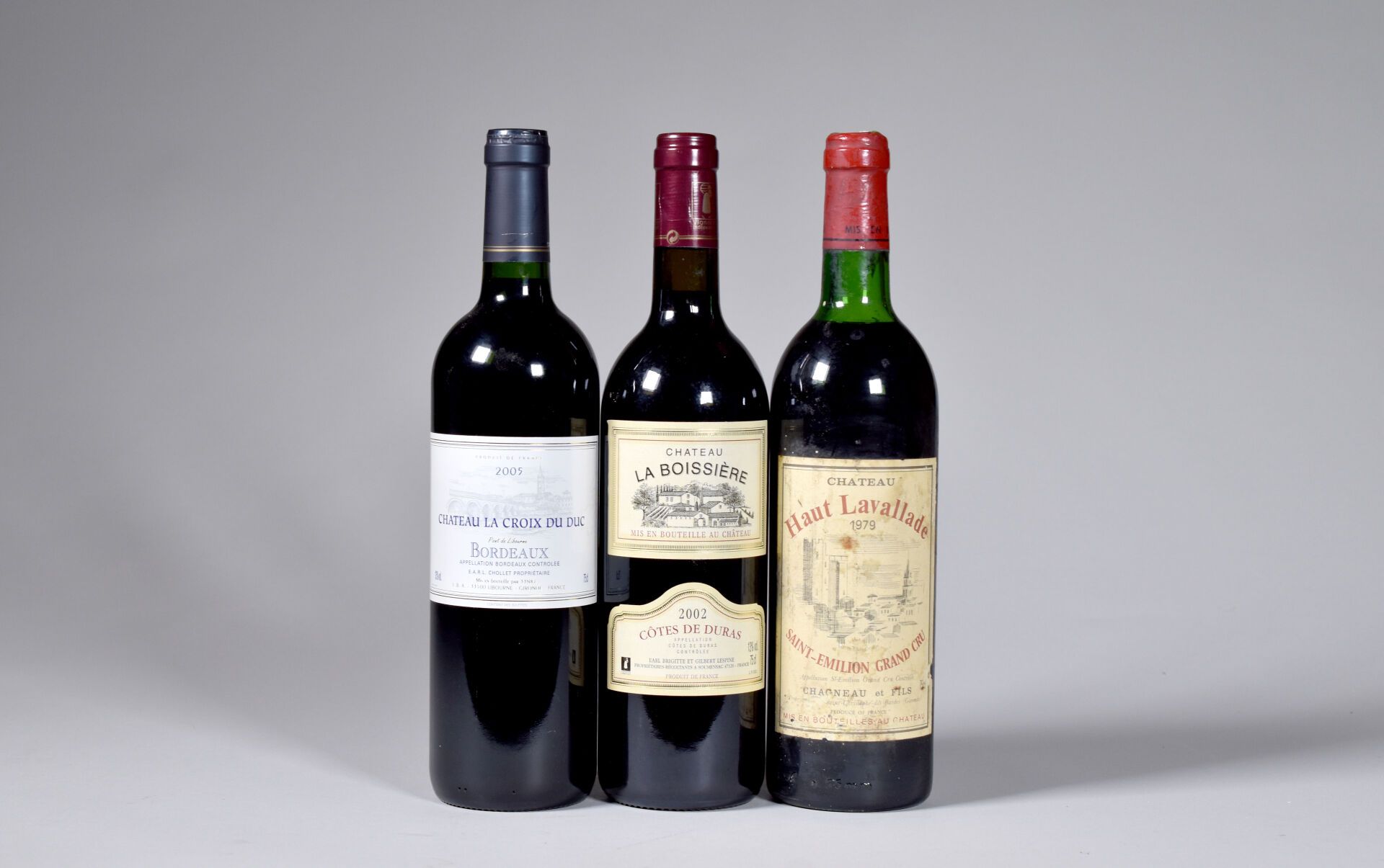Null Set von 3 Flaschen bestehend aus : 
1 Flasche, Saint-Emilion Grand Cru, Châ&hellip;