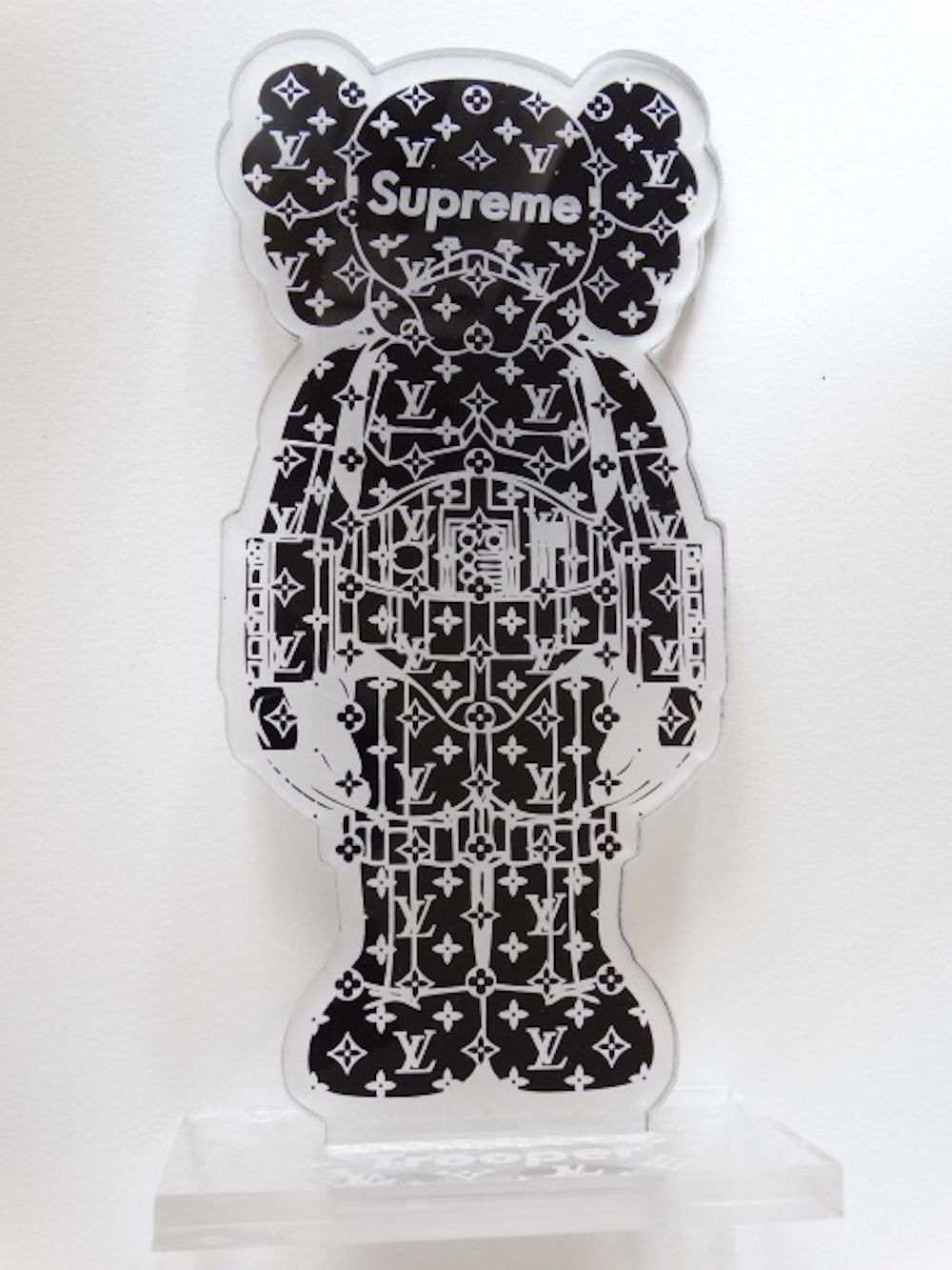 Null Plastic sculpture, ca 22 x 12cm,Collaboration of Kaws, Supreme, Very good c&hellip;