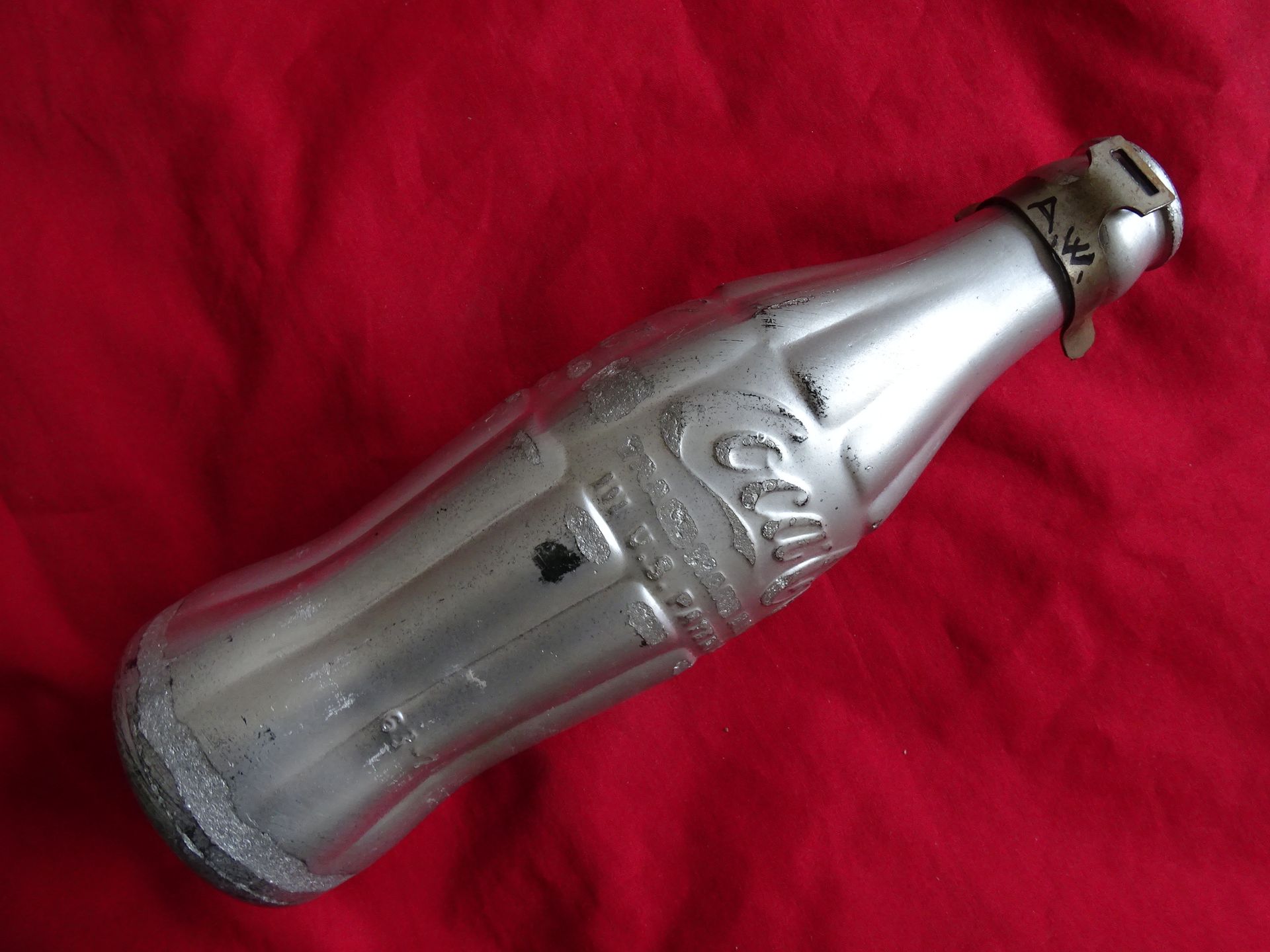 Null Andy Warhol, scultura di Coca Cola, circa 19cm, tappo della bottiglia perso&hellip;