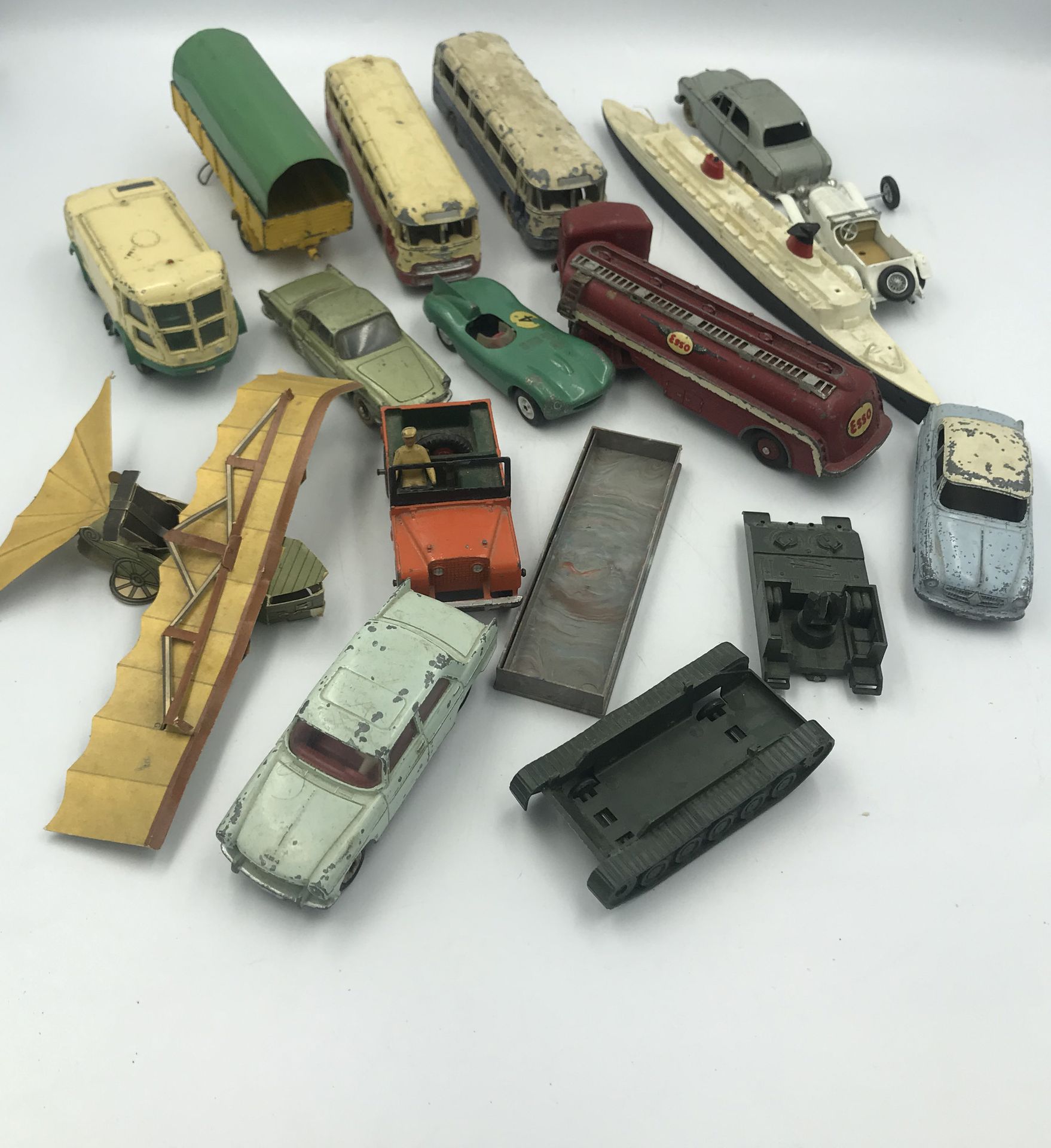 Lot de voitures et véhicules divers en mauvais état DINKY TOYS France, CIJ , DIN&hellip;