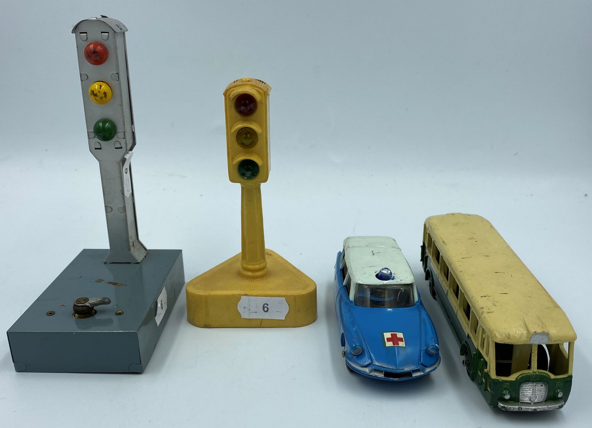 DTF DTF

Parisian bus somua Panhard

Two tricolour signals

CIJ Europarc break I&hellip;