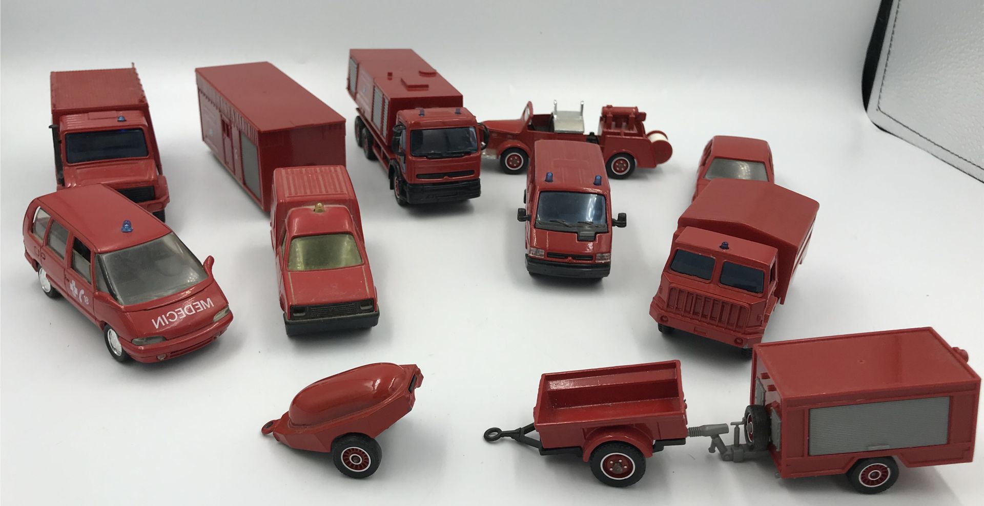 SOLIDO SOLIDO

Set of fire trucks: Renault Trafic, Schultz ech 1/50, Renault Esp&hellip;